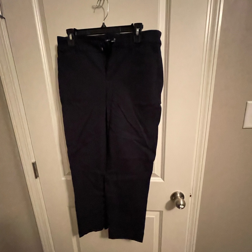 Black Old Navy Women’s Pixie Ankle Pants-Size 8
